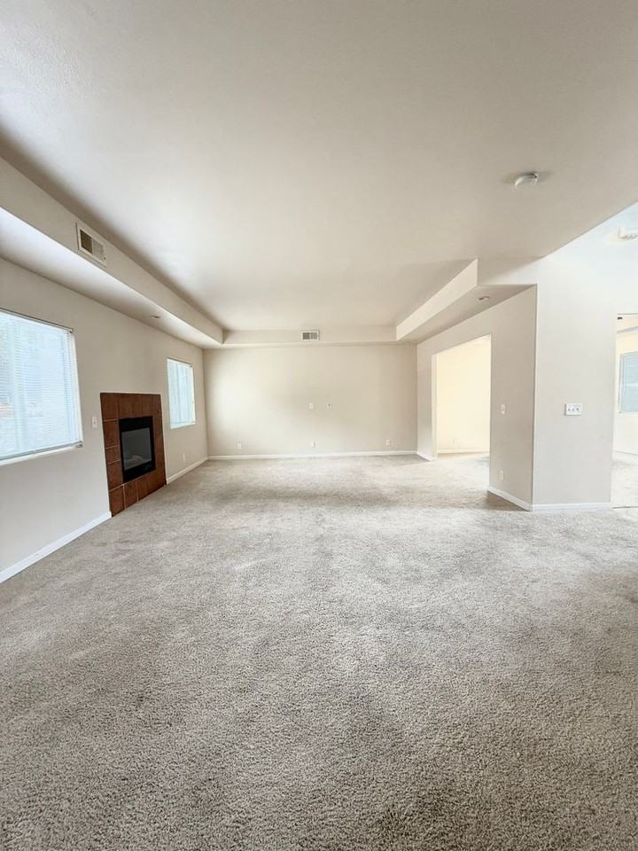 297 Oak Grove Ct - Photo 3 of 34