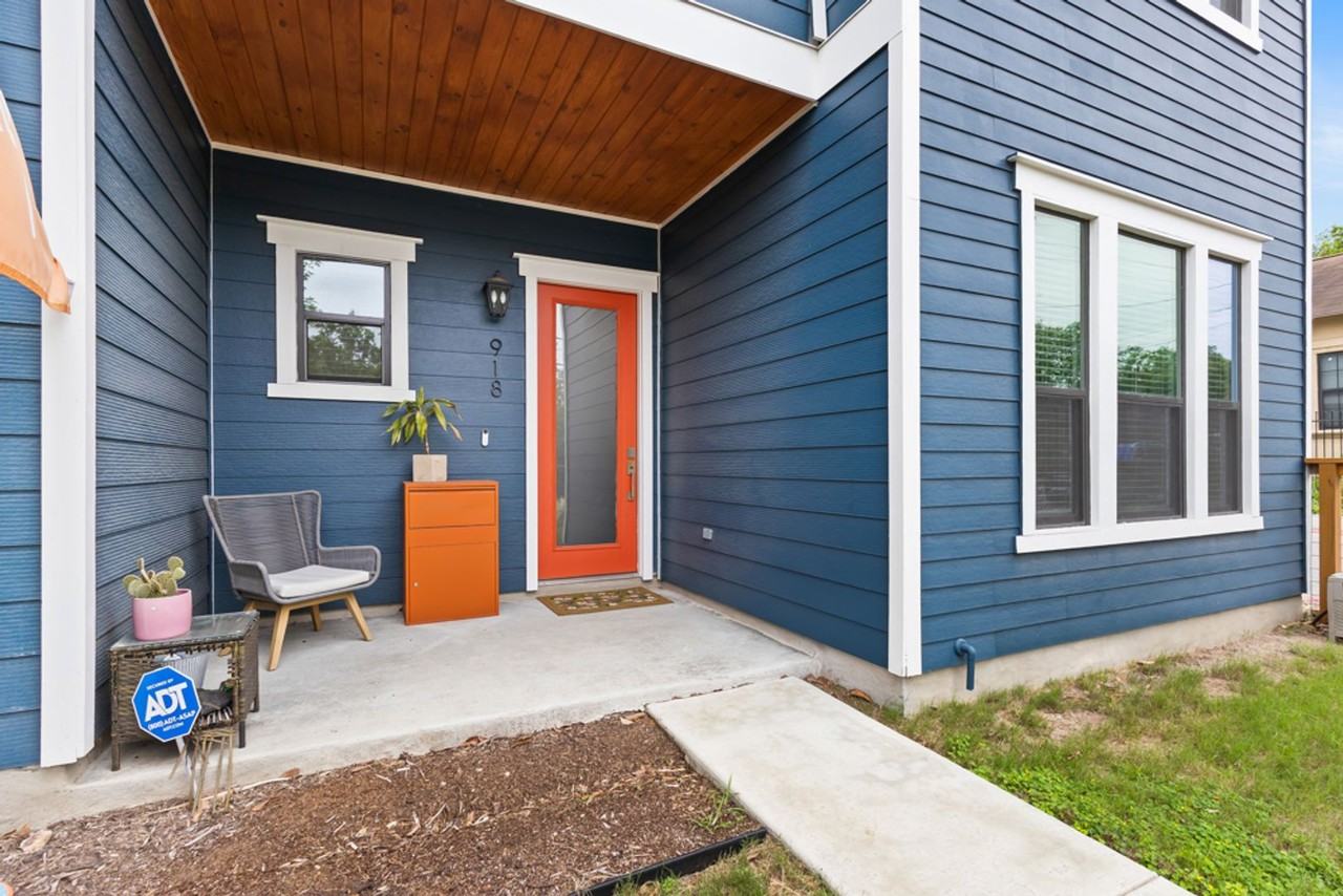 918 N Olive St - Photo 2 of 24