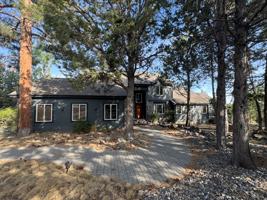 featured image of 1016 Nw Foxwood