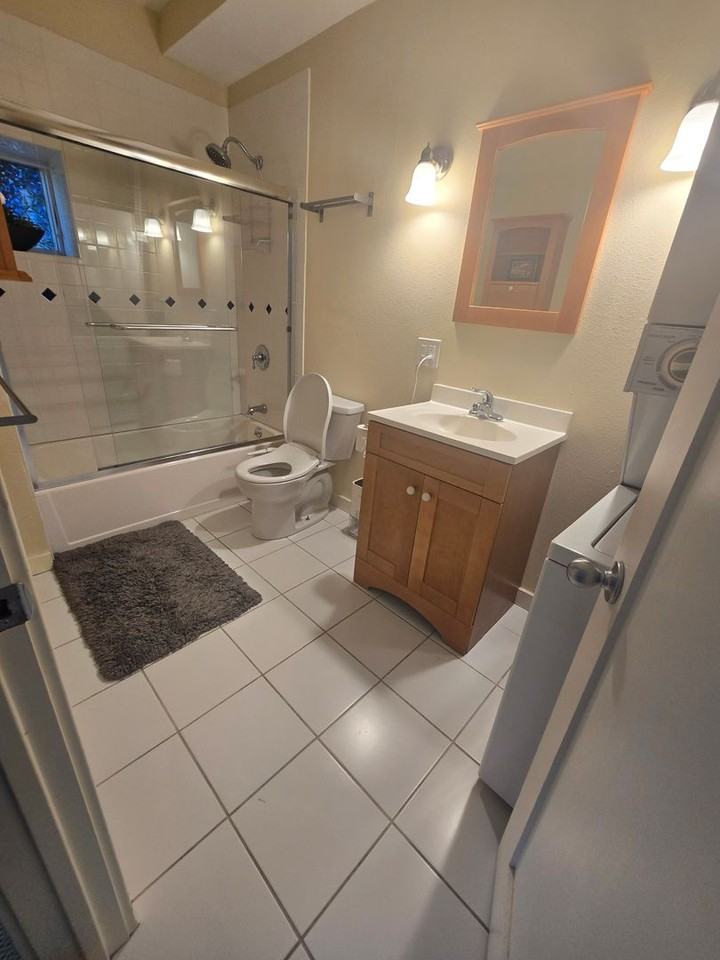234 Buena Vista Ave #B - Photo 5 of 7
