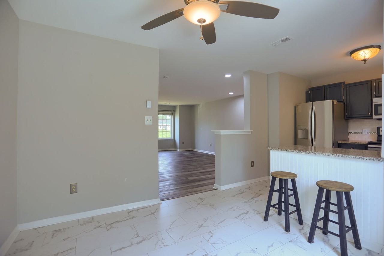 618 Milford Ct - Photo 3 of 34