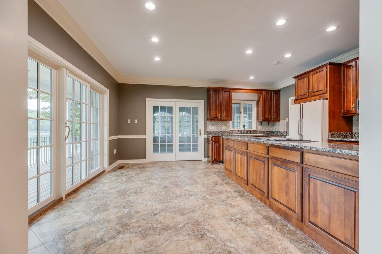 656 Lakeside Dock Dr - Photo 7 of 50