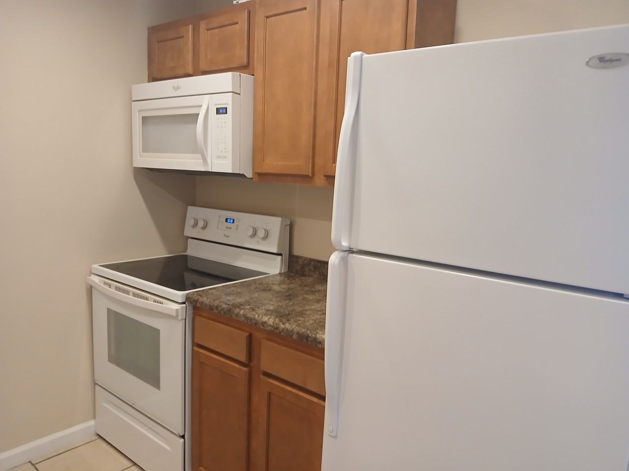 1009 Briarwood Rd Apt 5 #5 - Photo 4 of 18
