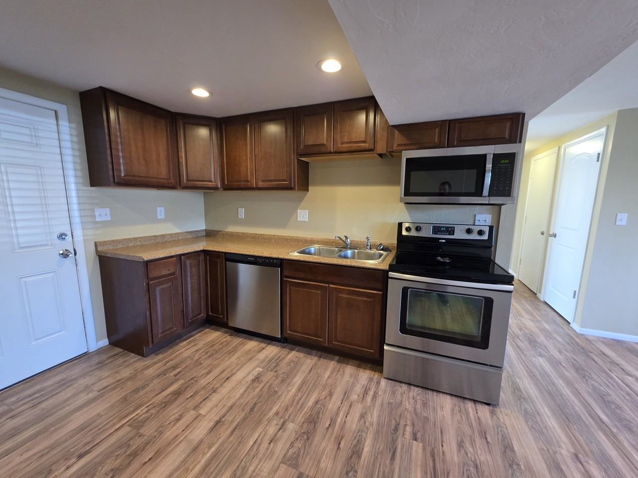 9639 S Dana Cir #B - Photo 4 of 13