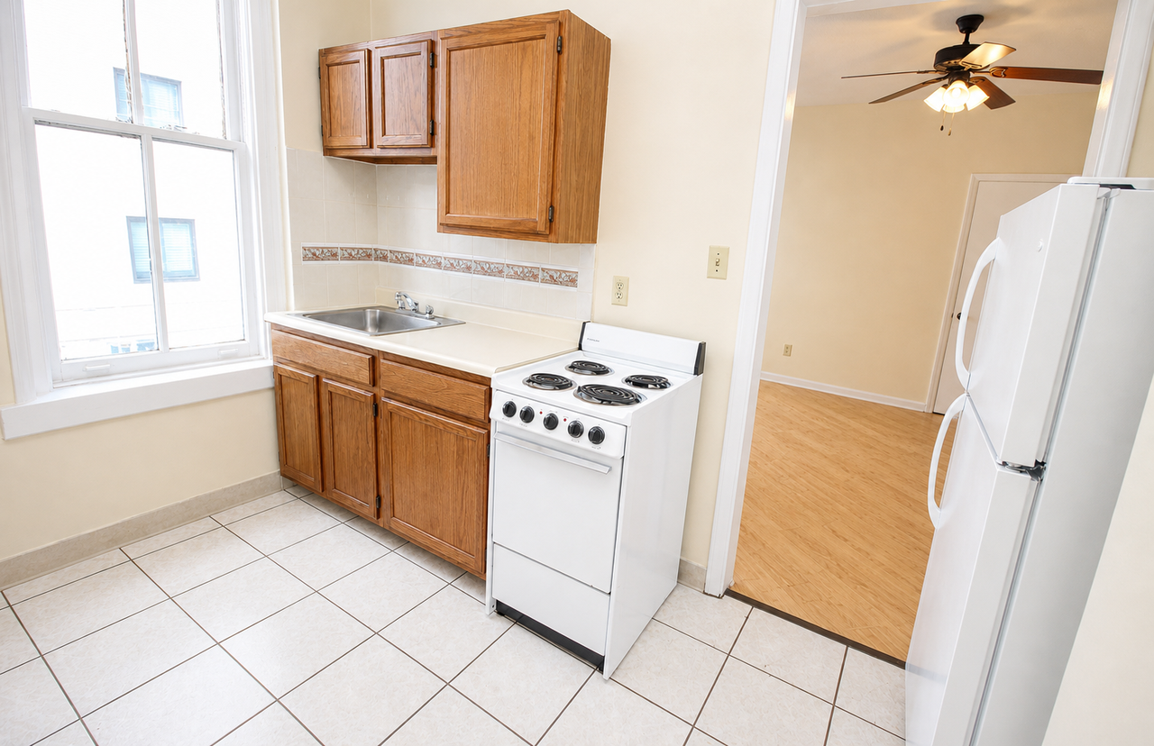 341 SOUTH HIGHLAND AVENUEAPT 15 #15 - Photo 3 of 5