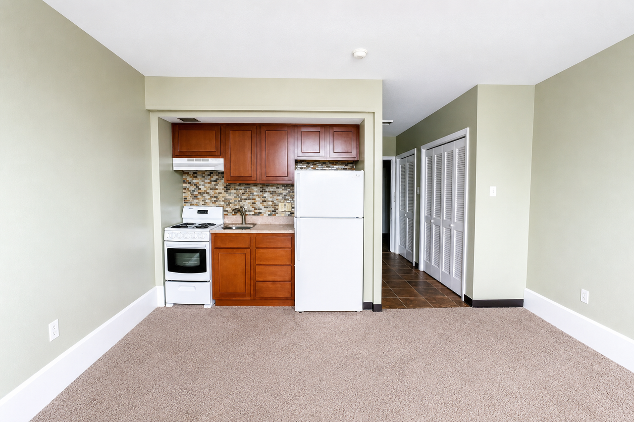 4651 CENTRE AVEAPT 25 #25 - Photo 2 of 8