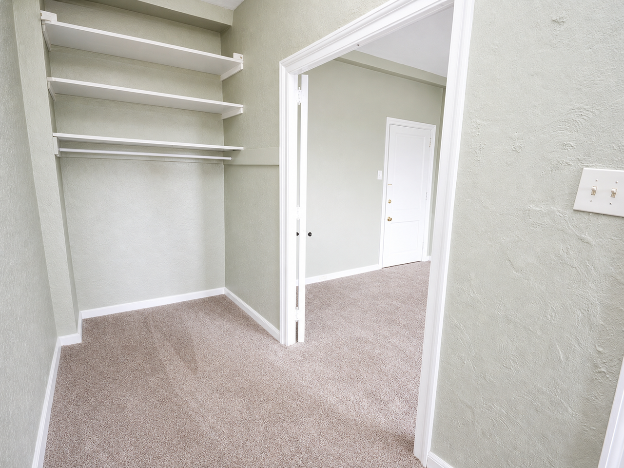 4651 CENTRE AVEAPT 25 #25 - Photo 3 of 8