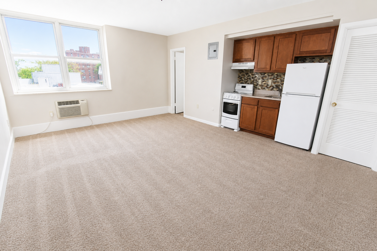 4651 CENTRE AVEAPT 35 #35 - Photo 3 of 9