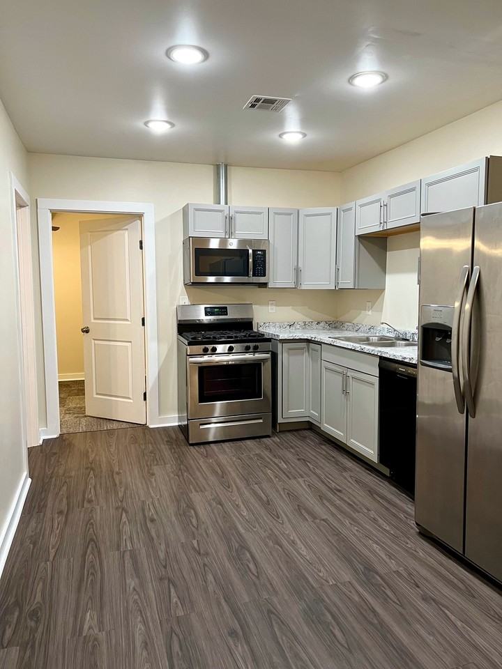 1037 E Haskell Pl #1 - Photo 5 of 34