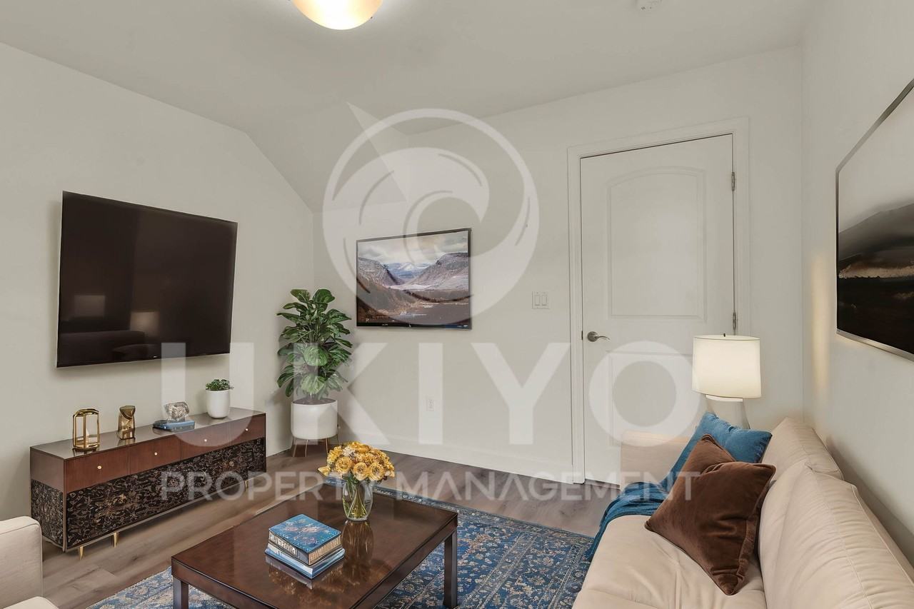 526 Henry St #1 - Photo 3 of 38