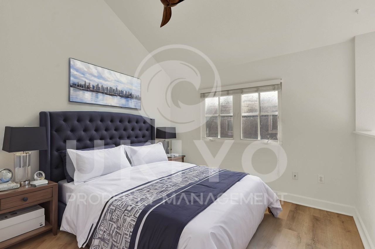526 Henry St #1 - Photo 4 of 38