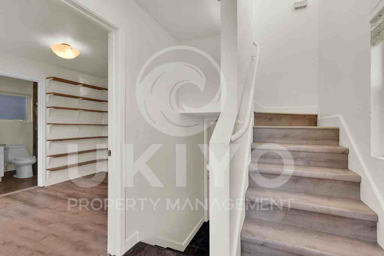 526 Henry St #1 - Photo 5 of 38