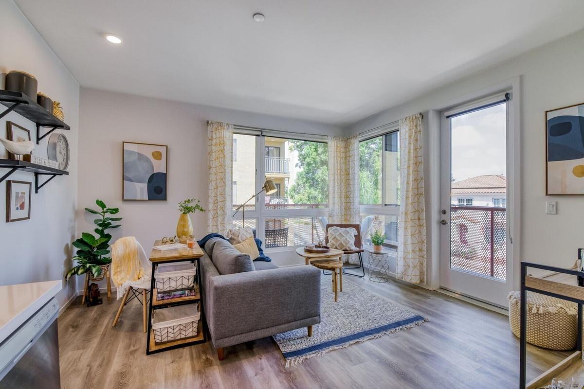 4186 4th Ave - Photo 4 of 23