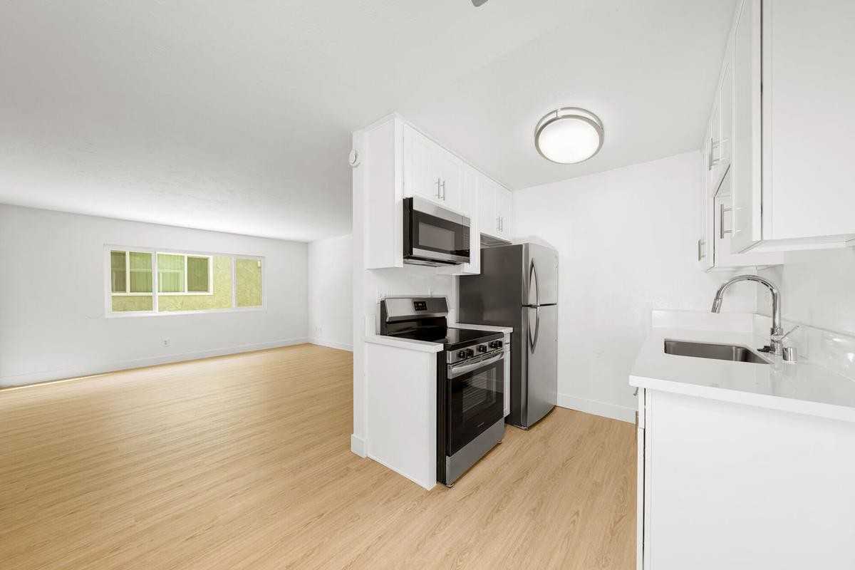 1917 F Ave - Photo 2 of 16