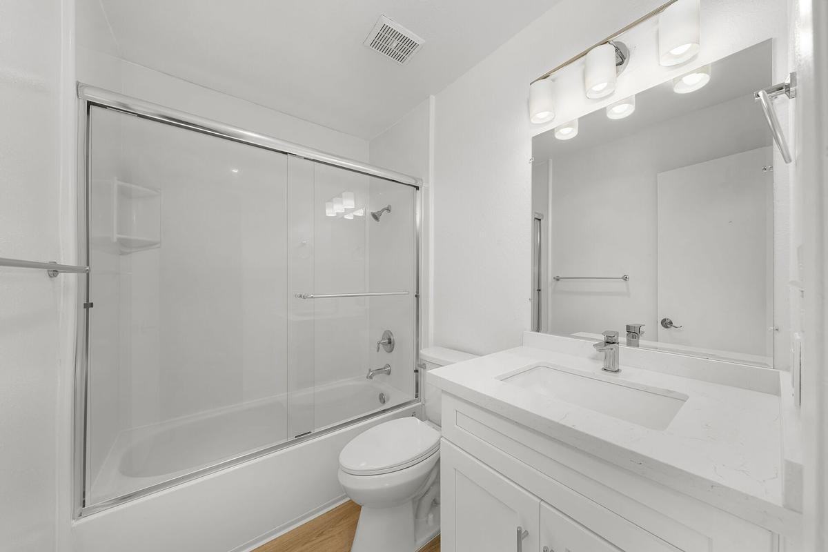 1917 F Ave - Photo 4 of 16