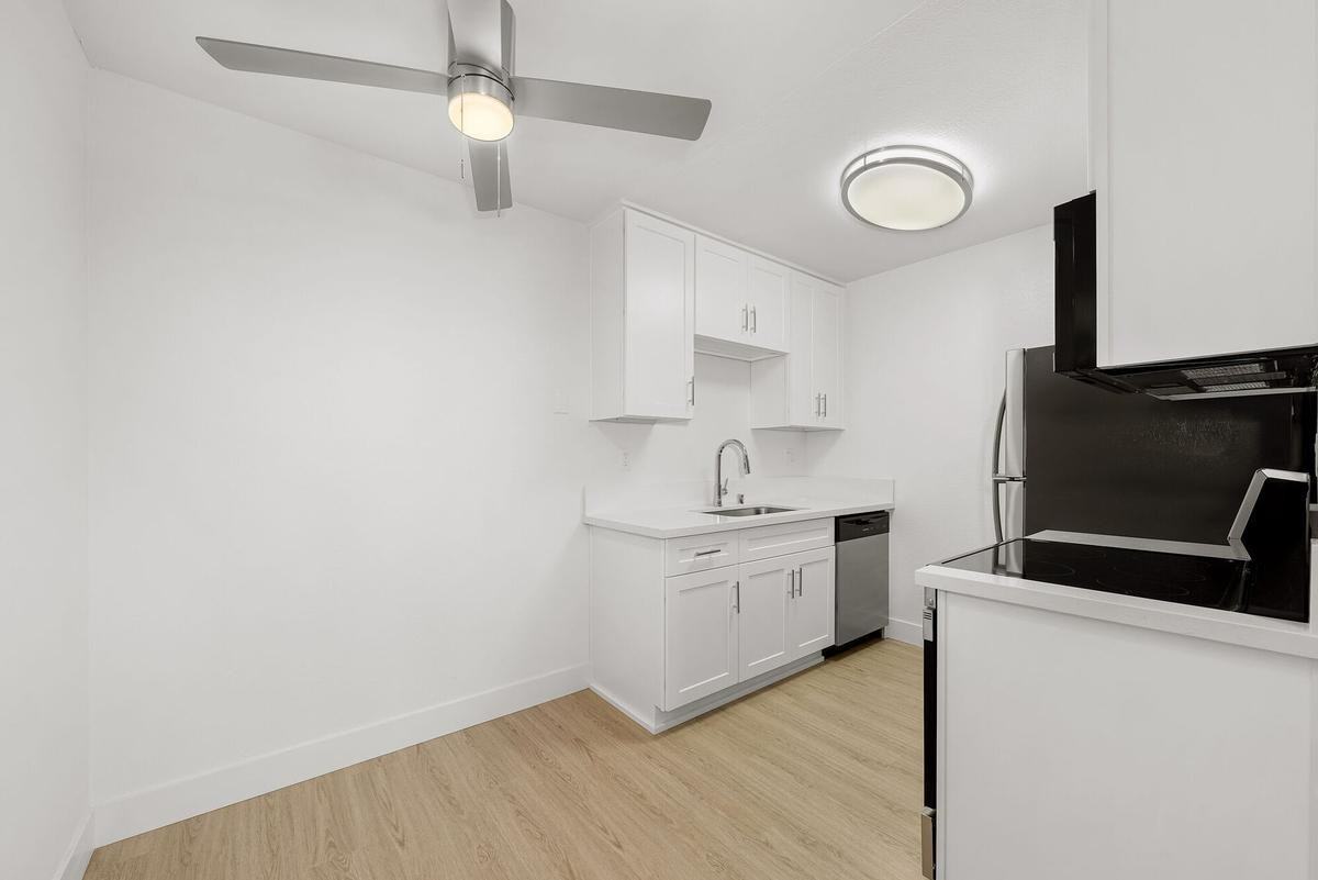 1917 F Ave - Photo 2 of 16