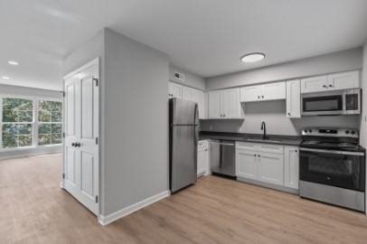 400 Gallery Ln Apt E8 #E8 - Photo 7 of 37
