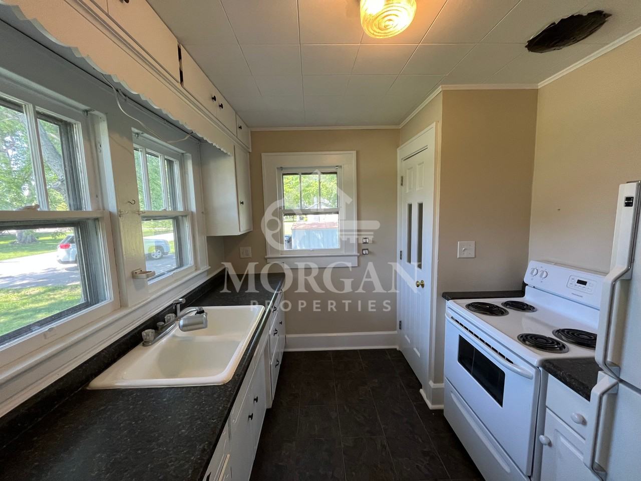 1253 S Pendleton Ave - Photo 4 of 7