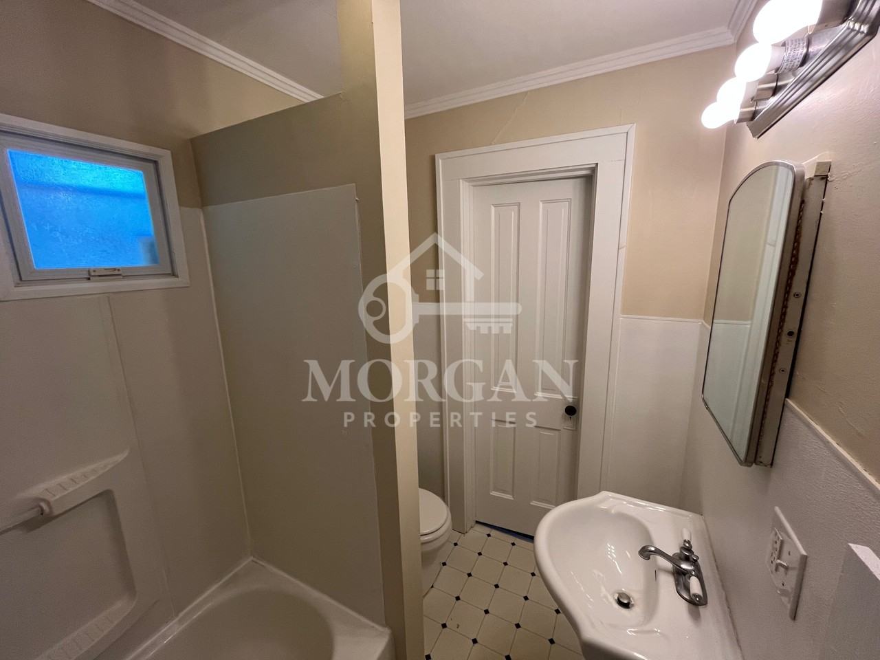1253 S Pendleton Ave - Photo 5 of 7