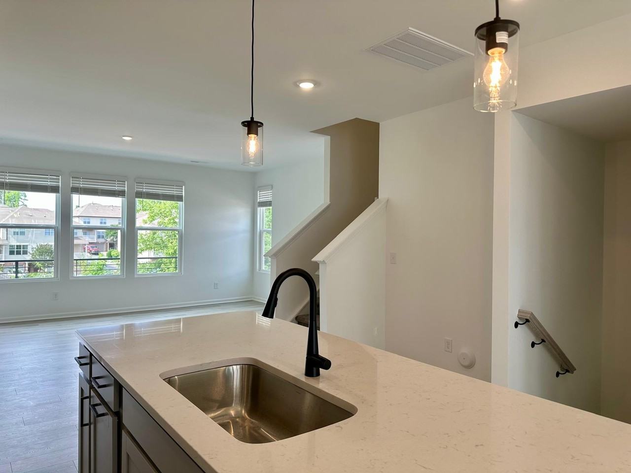 1556 Blanche St #1 - Photo 4 of 26