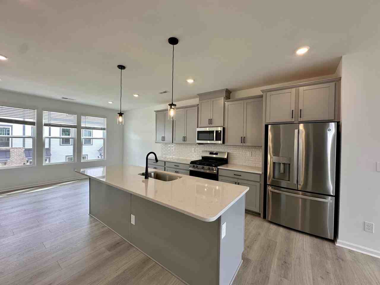 1556 Blanche St #1 - Photo 5 of 26