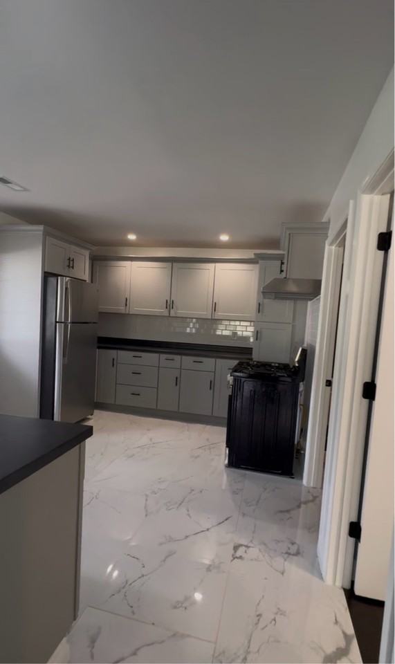530 Roosevelt Ave #1 - Photo 5 of 13