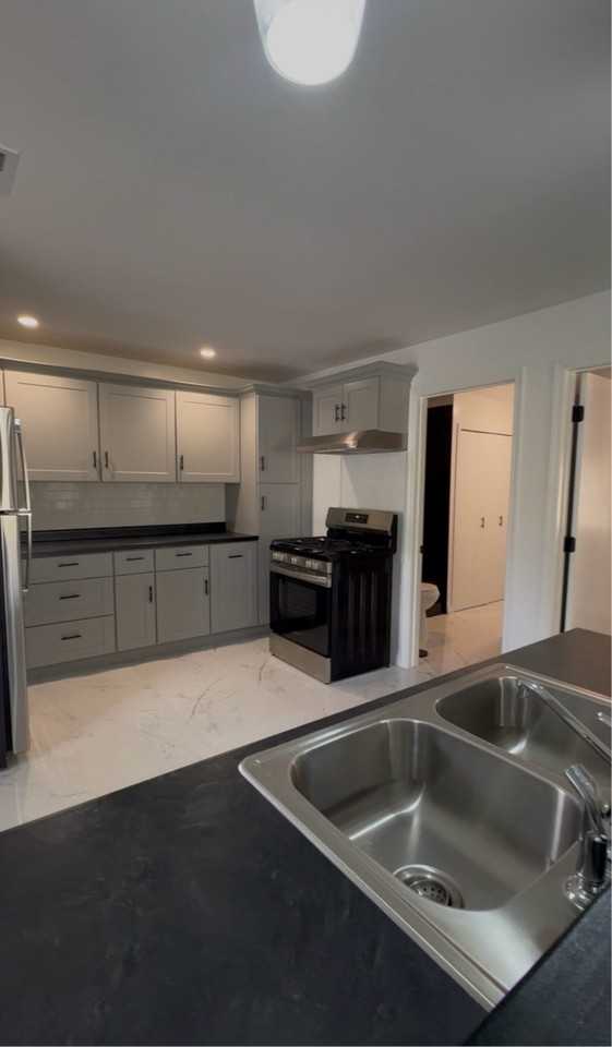 530 Roosevelt Ave #1 - Photo 7 of 13