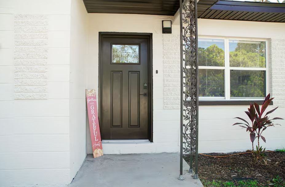 10420 N 22nd St #1 - Photo 4 of 23