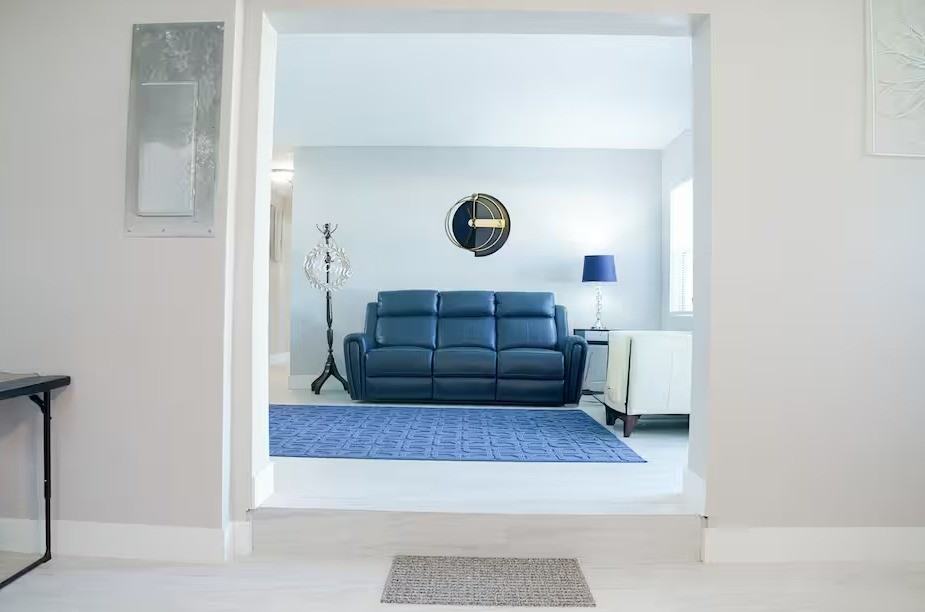 10420 N 22nd St #1 - Photo 5 of 23