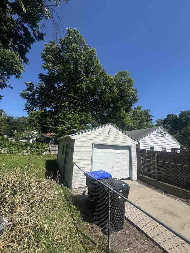 1932 Sw Atwood Ave #1 - Photo 2 of 10