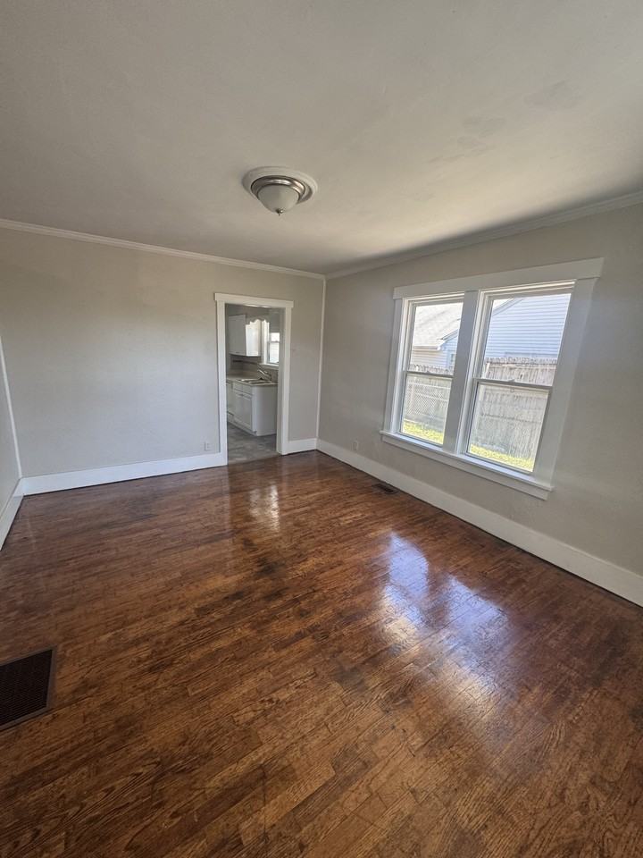 1932 Sw Atwood Ave #1 - Photo 3 of 10
