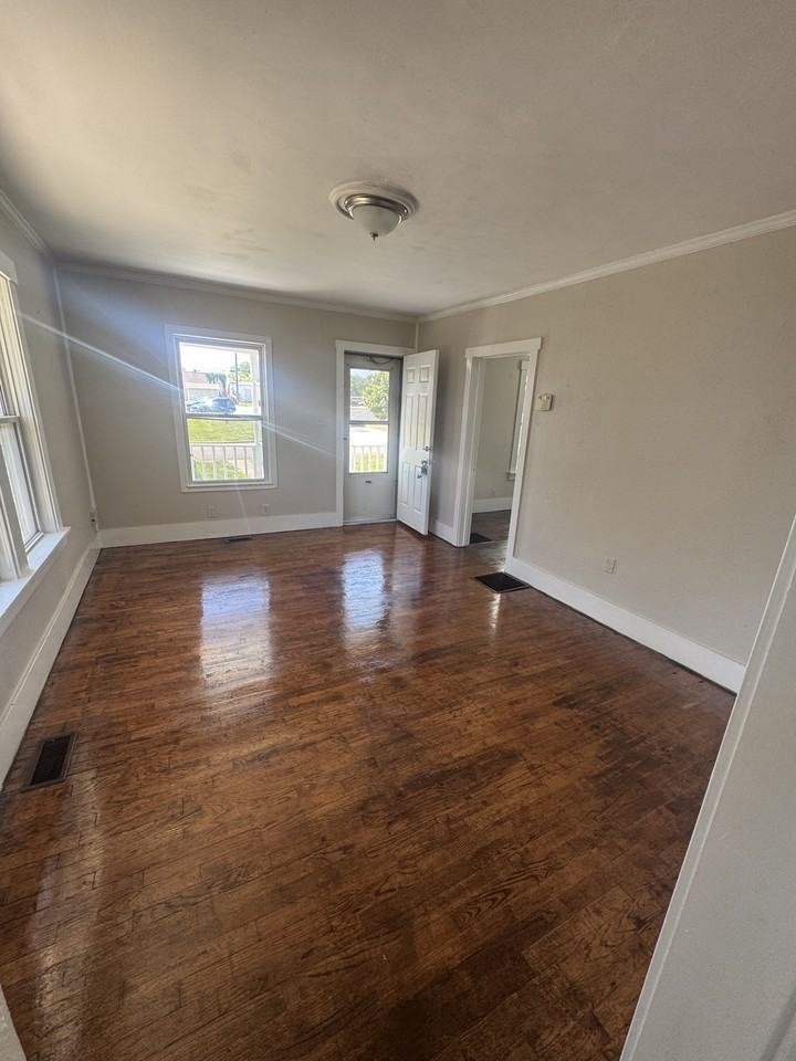 1932 Sw Atwood Ave #1 - Photo 4 of 10
