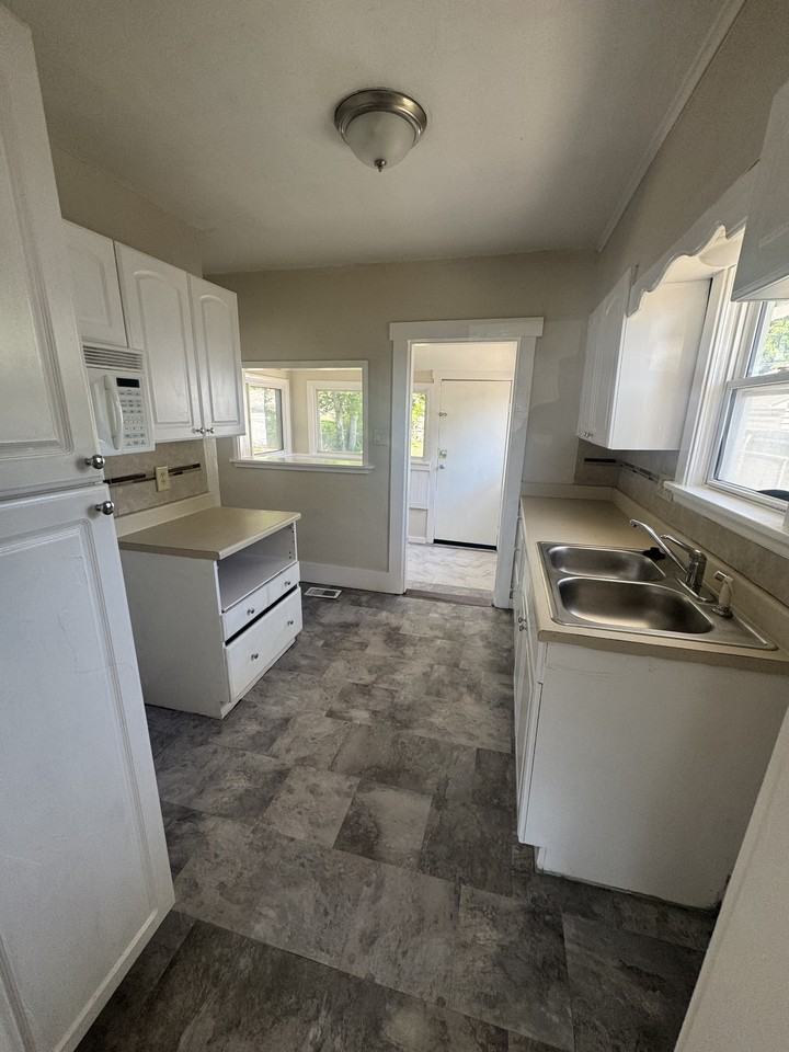 1932 Sw Atwood Ave #1 - Photo 5 of 10