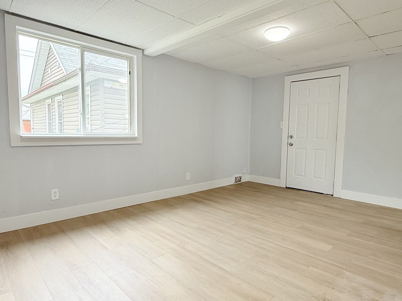 1011 Albert Rd #4 - Photo 3 of 12