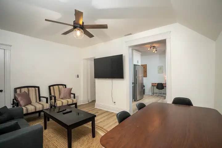 152 Essex St - Photo 3 of 11