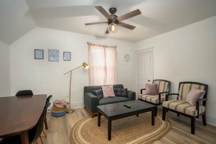 152 Essex St - Photo 4 of 11