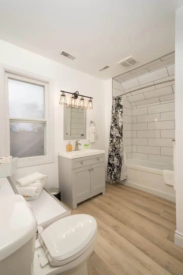 152 Essex St - Photo 6 of 11