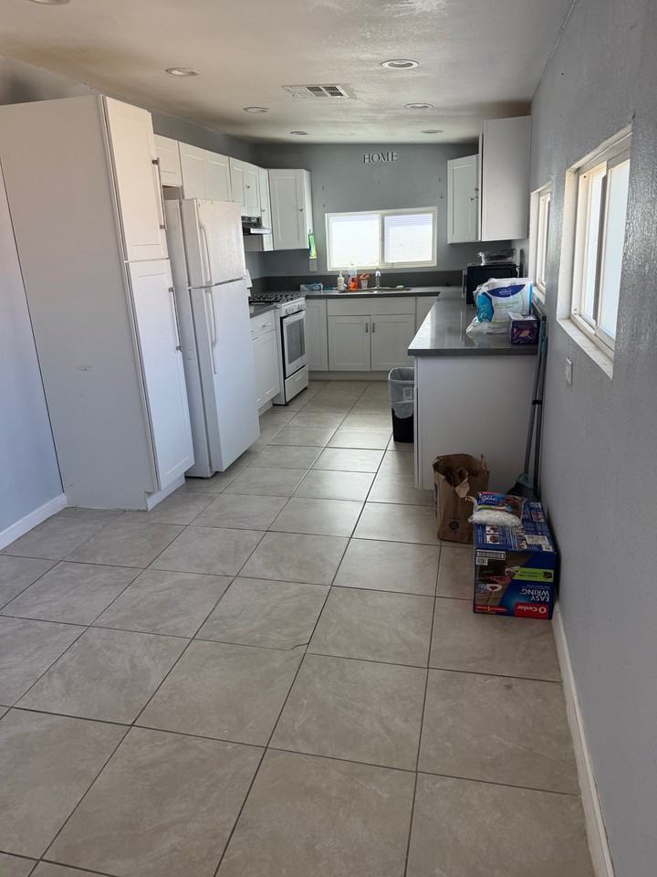 1434 Mesa Dr #1 - Photo 2 of 9