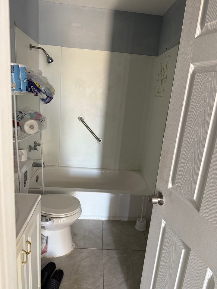 1434 Mesa Dr #1 - Photo 5 of 9