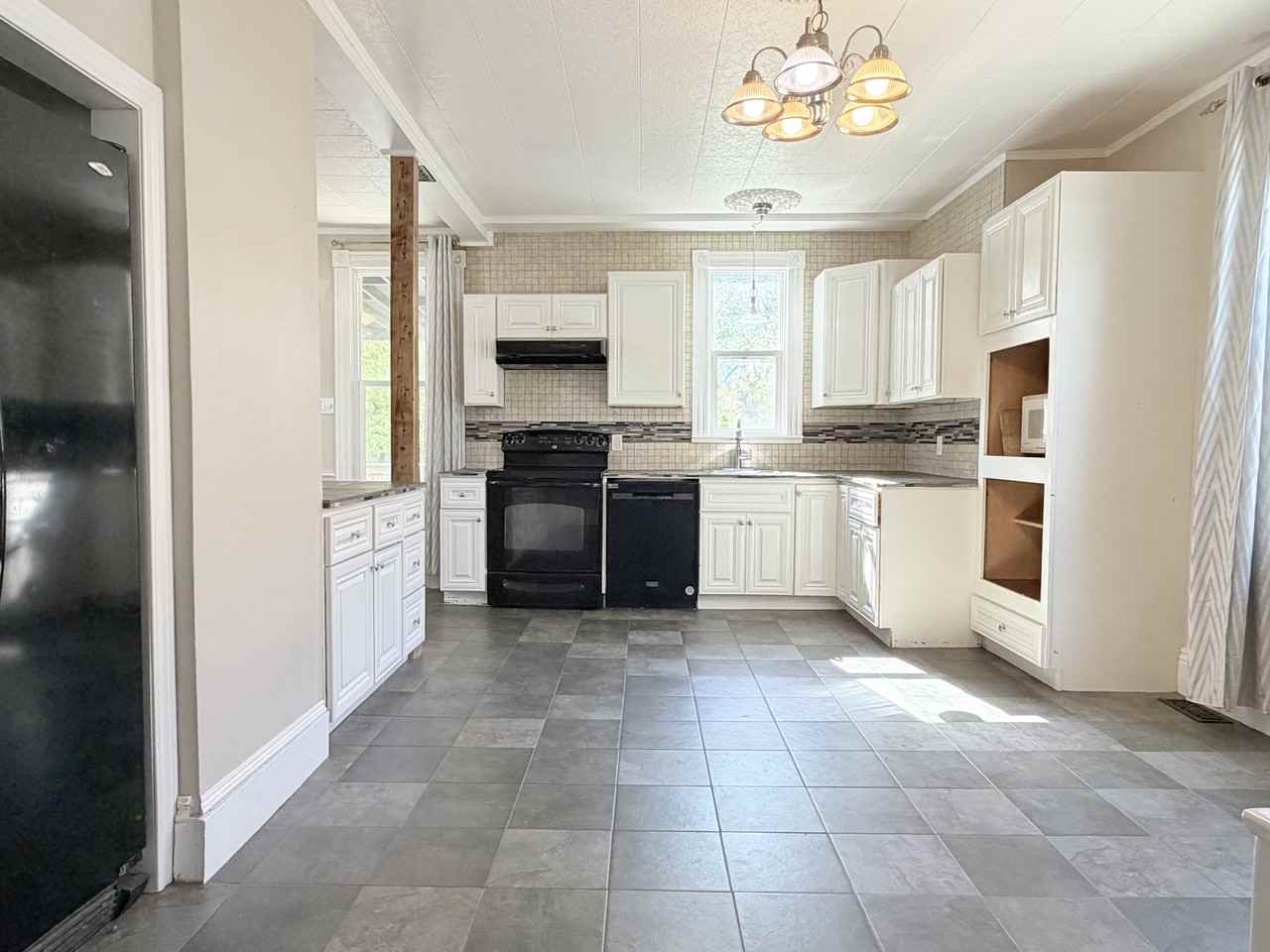 171 Mitton St S - Photo 5 of 26