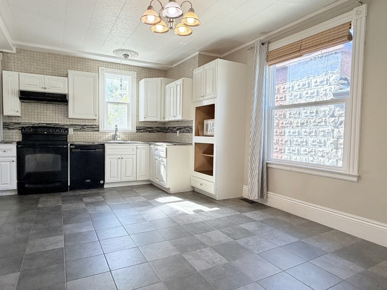 171 Mitton St S - Photo 6 of 26