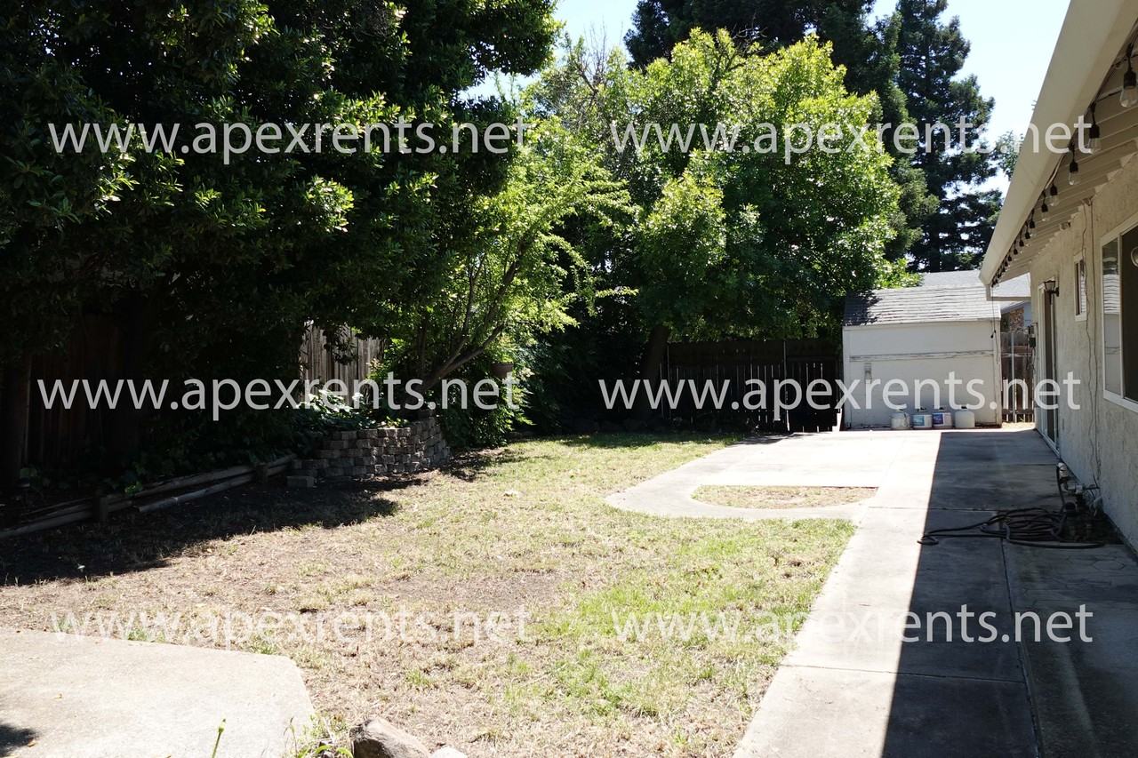 8021 Poulson St #1 - Photo 3 of 5