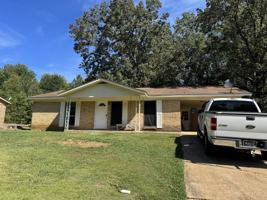 featured image of 846 Fernwood Dr #1