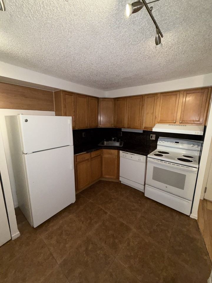 8824 East Florida Avenue - 208Apt. 208 #208 - Photo 3 of 16