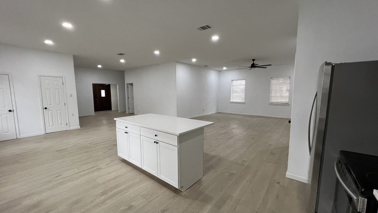 204 Church St #2 - Photo 3 of 16