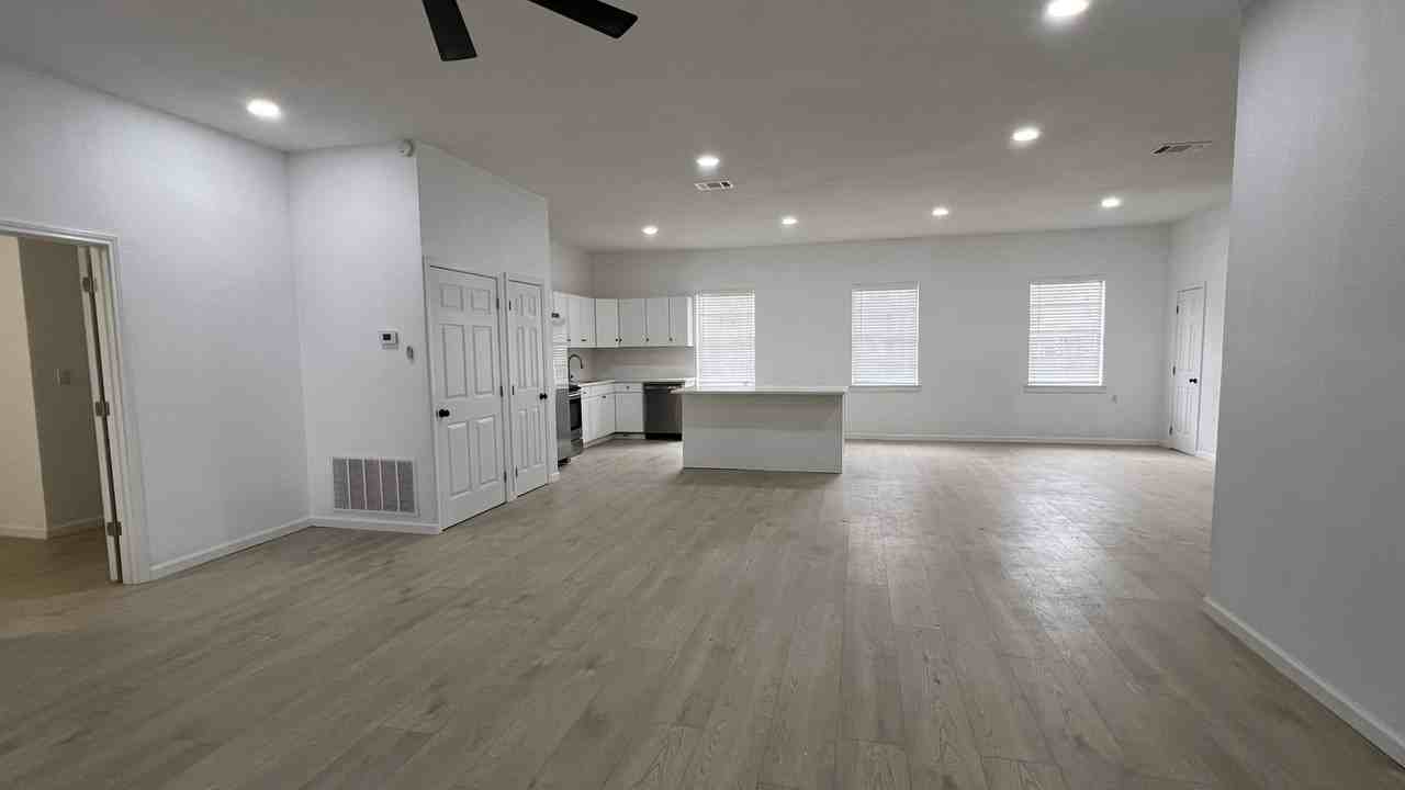 204 Church St #2 - Photo 4 of 16