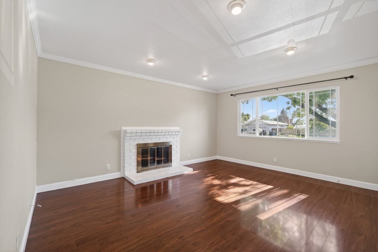 248 N Park Victoria Dr #1 - Photo 3 of 10