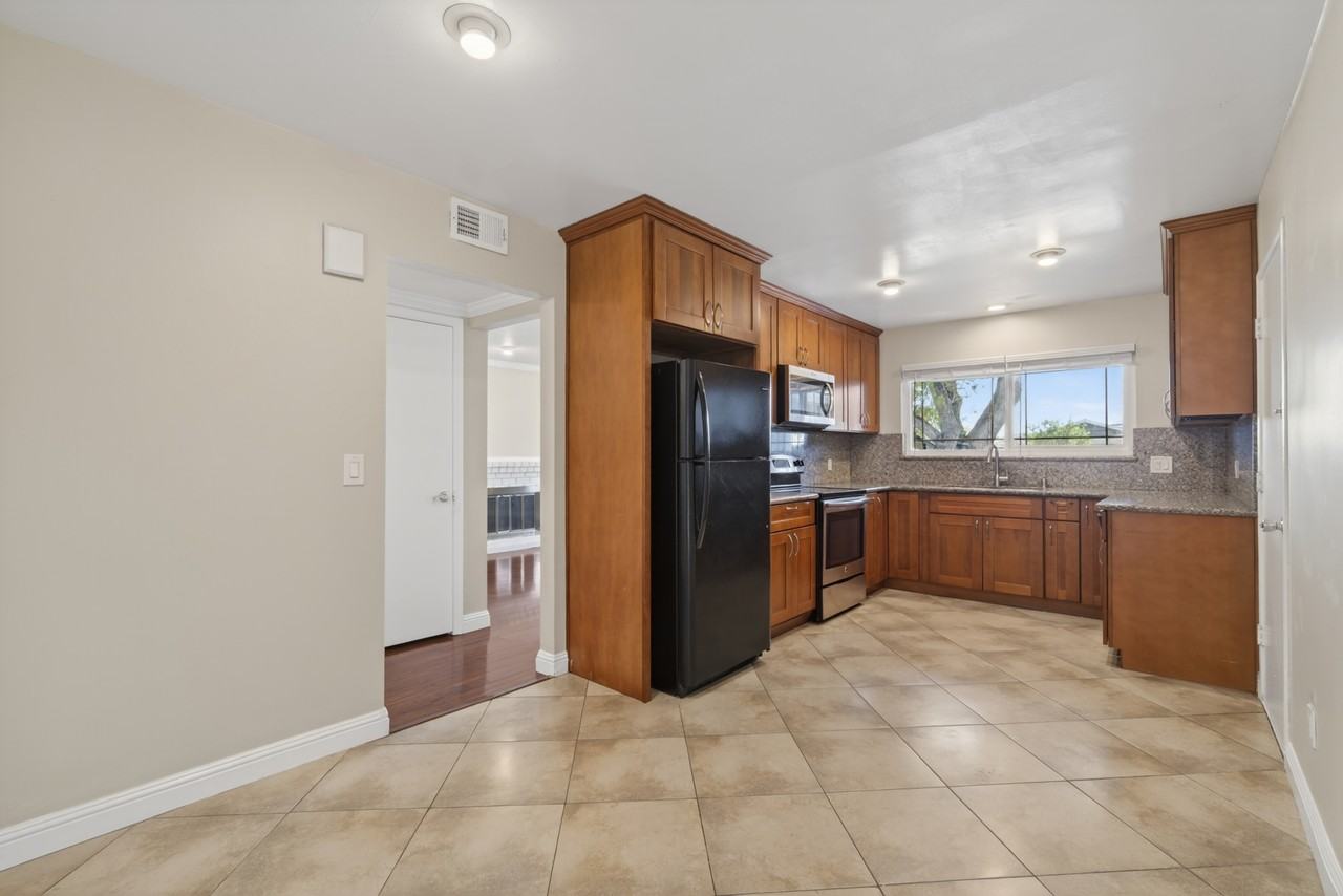 248 N Park Victoria Dr #1 - Photo 5 of 10