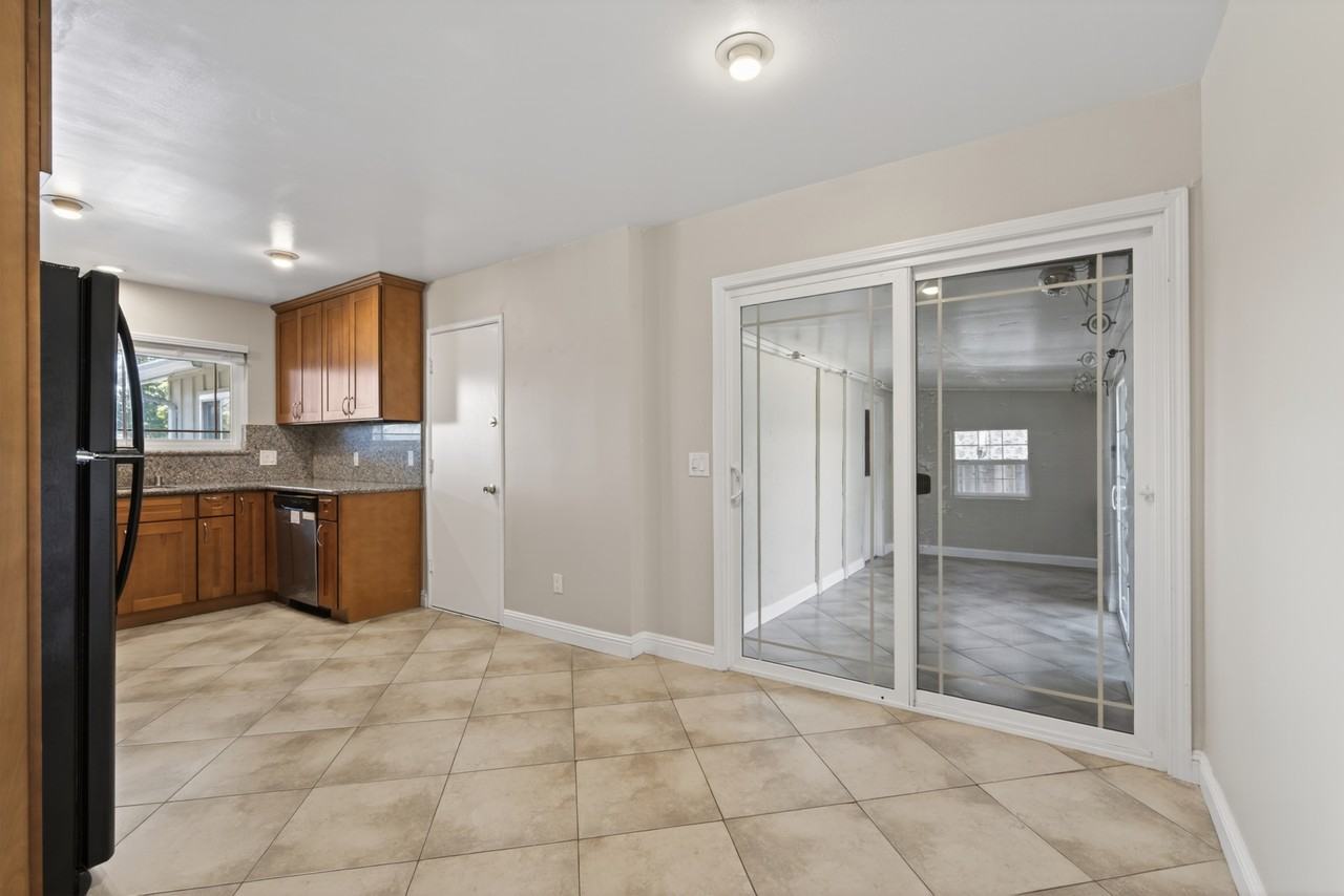 248 N Park Victoria Dr #1 - Photo 7 of 10