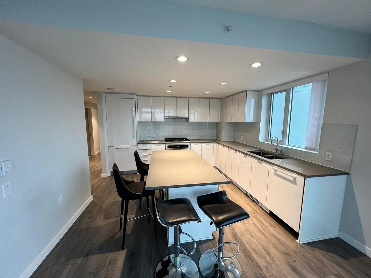 2388 Madison Avenue #2701 - Photo 6 of 8